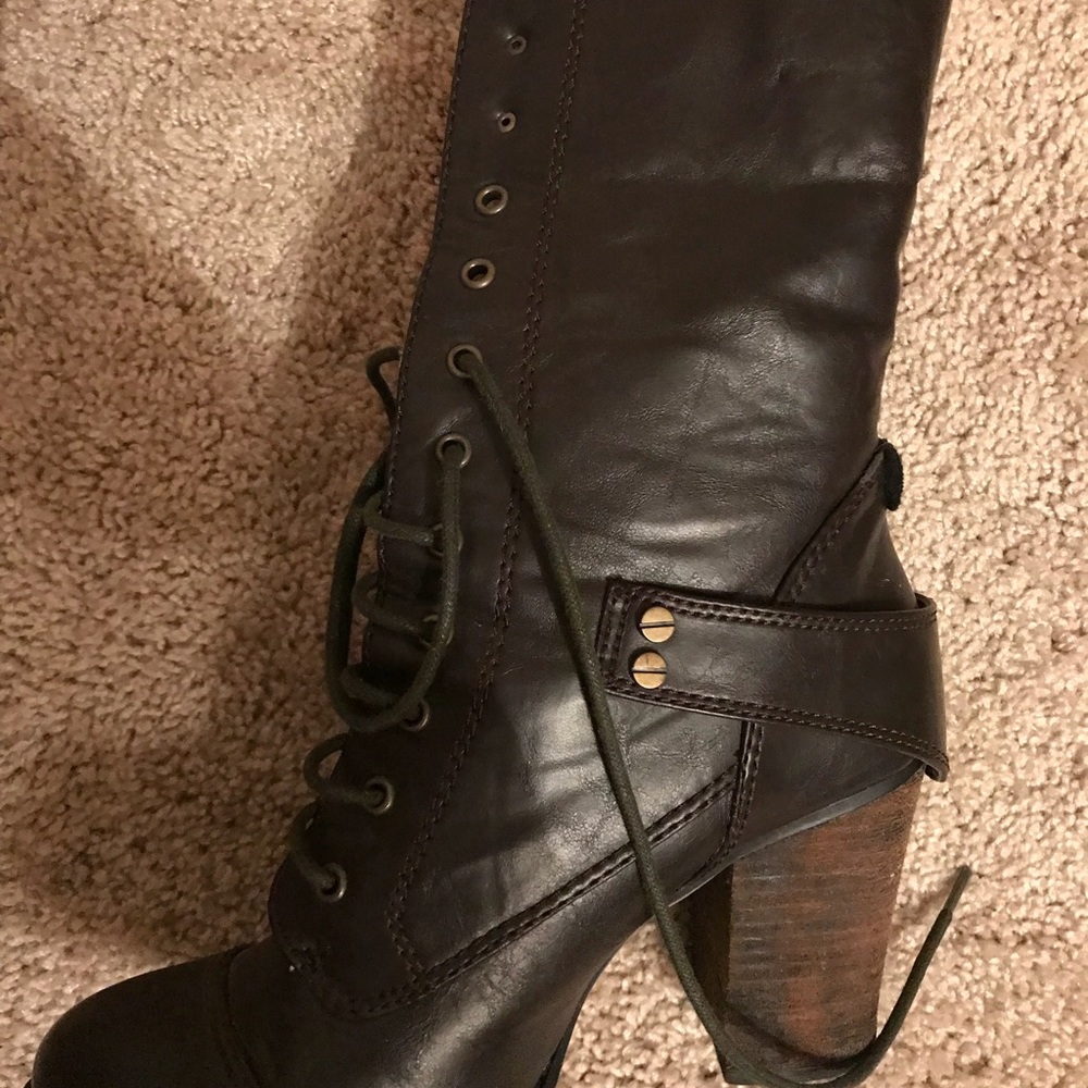 Boots - Picture 3 of 5